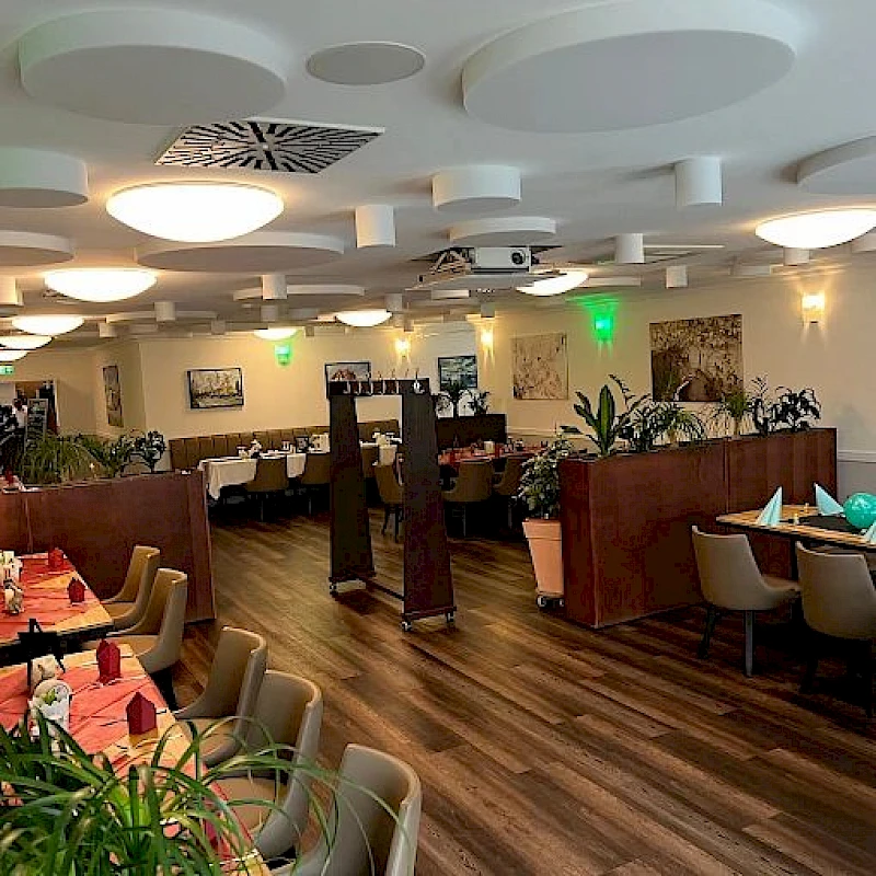 Großer Saal mit Potential für verschiedene Veranstaltungen